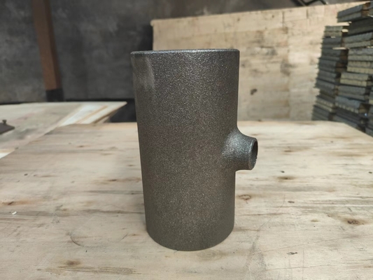 Butt Weld Sch5s Carbon Steel Tee trong hộp gỗ Sơn đen
