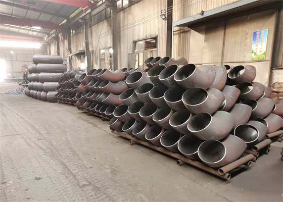 Thép carbon khuỷu tay thép carbon hàn húc liền mạch Kích thước lớn 24 &quot;--- 48&quot; 90D LR khuỷu tay vát cạnh sơn đen