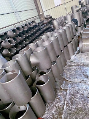 Tê thép không gỉ ASTM A234 Sch40 Sch80 50mm 100mm 1000mm Phun cát