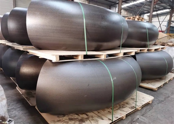 Thép carbon khuỷu tay thép carbon hàn húc liền mạch Kích thước lớn 24 &quot;--- 48&quot; 90D LR khuỷu tay vát cạnh sơn đen